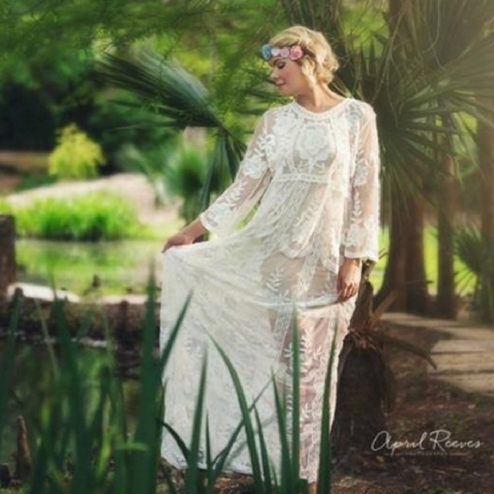 Boho Lace Photoshoot Maternity Dress - Picture 5 of 8